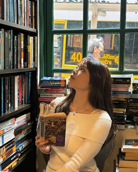 Chloe Wong | Travel transition idea: use the 0.5x camera to film yourself at different locations ...