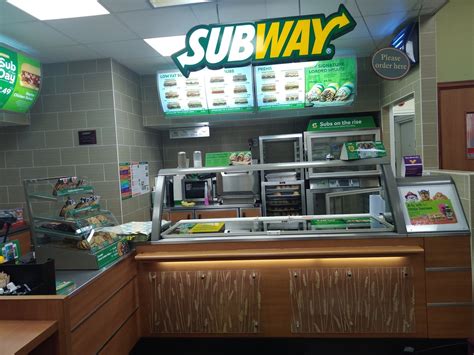 Subway Restaurant 的图像结果