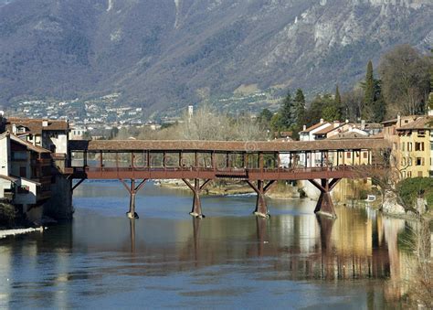 Puente De Los Alpines De Bassano Imagen de archivo - Imagen de ejército ...