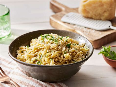 Creamy Parmesan Garlic Orzo: A Quick and Easy Side Dish - Recipe Zesty ...