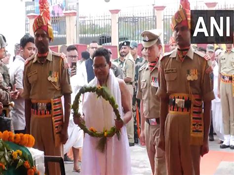 Family members and friends pay last respects to BSF Constable Deepak ...