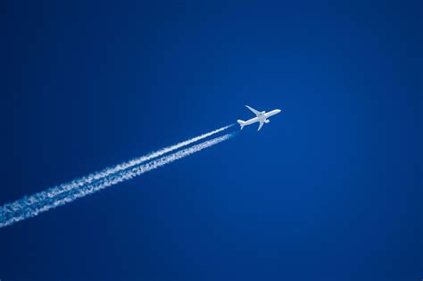 How fast do planes actually fly? Exploring airplane speeds