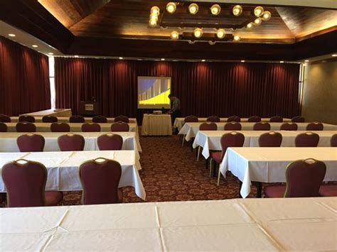 HONOLULU COUNTRY CLUB - 300 Photos & 66 Reviews - 1690 Ala Puumalu St ...