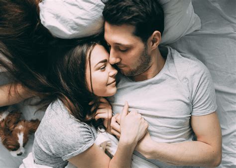 Woman having a powerful anal orgasm from a giant fucking machine inside her Vector Art