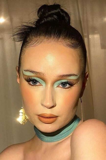 The Reverse Cut Crease Trend Will Be Seen Everywhere This Season ...