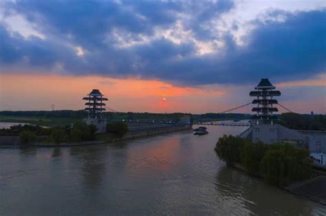 美丽江苏·每日一景丨淮安：水上立交展新姿 落日余晖映晚霞_中国江苏网