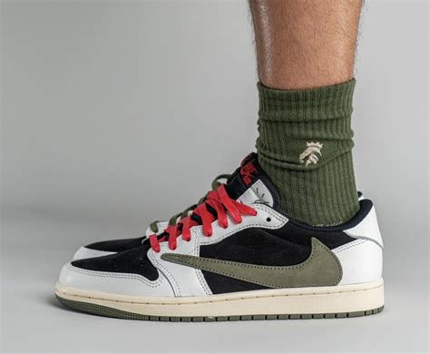 いので Supreme nike air jordan 1 og travis scottの通販 by kai's shop｜シュプリームなら ...