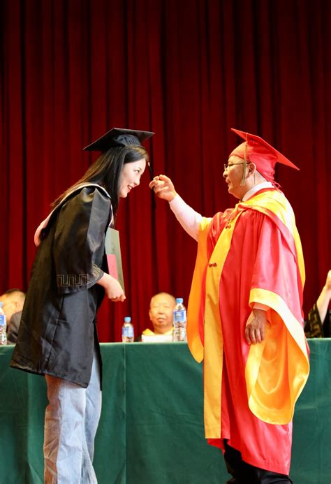 云南大学滇池学院2023届毕业生毕业典礼暨学位授予仪式隆重举行 - 云南大学滇池学院
