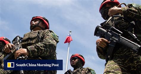 Reservists receive training during the annual Han Kuang military exercises in Taoyuan, Taiwan
