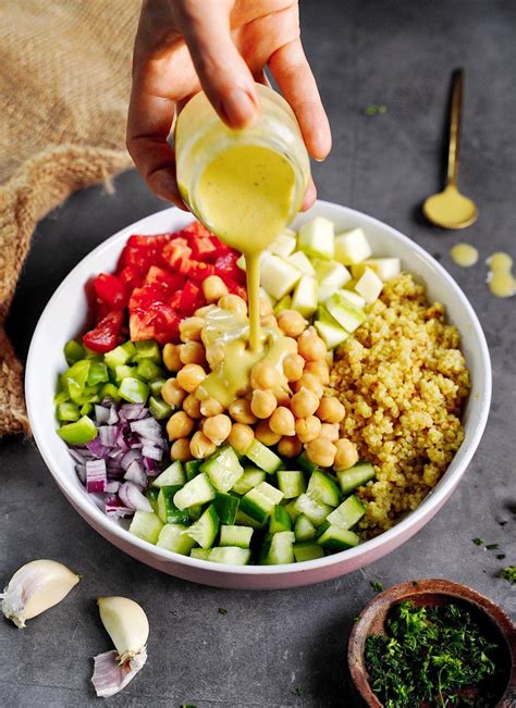 Quinoa Salad with Chickpeas - Elavegan