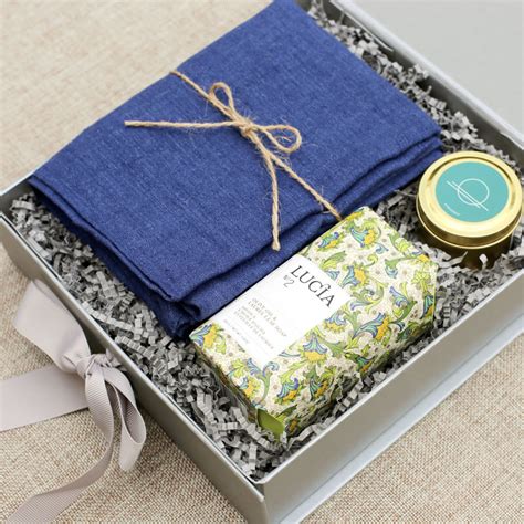 5 Traditional Housewarming Gifts With A Twist - Pumeli