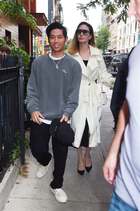 Angelina Jolie : r/celeb_nylons