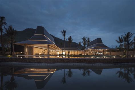 A Contemporary Community Centre in Hainan, China, Channels the Island's Vernacular Heritage