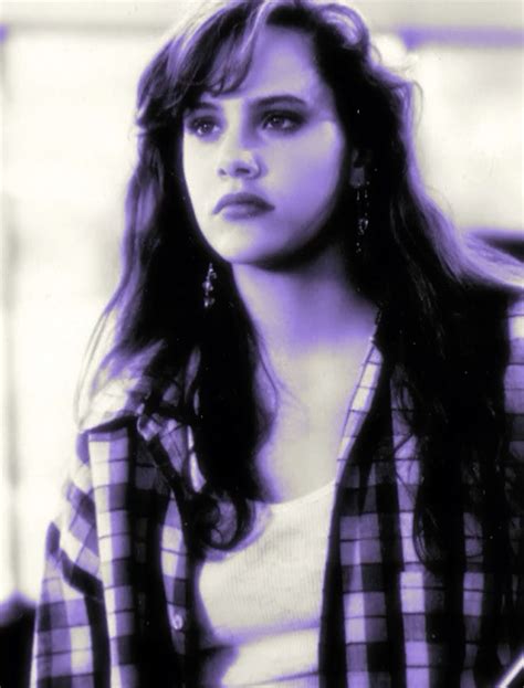 𝙎𝙔𝙇𝙑𝙄𝘼 𝙏𝙃𝙀 𝙊𝙐𝙏𝙎𝙄𝘿𝙀𝙍𝙎.˚⊹𓏲 | Greaser girl, The outsiders, Pretty people