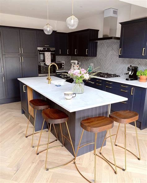 We love this double overhang on a stunning island. It's a clever design ...