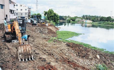 PWD removes encroachers from Adambakkam lake