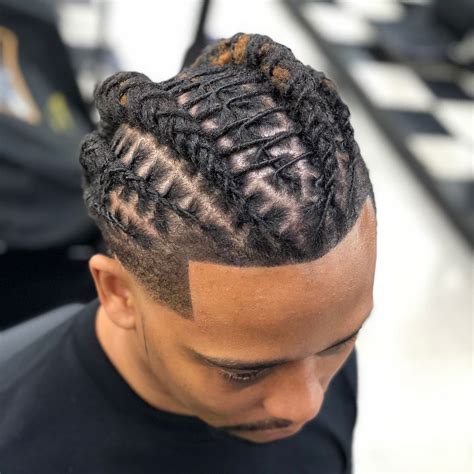 Stylist: @lux_n_locs ... Model: @robertanthonyjr ... Barber ...