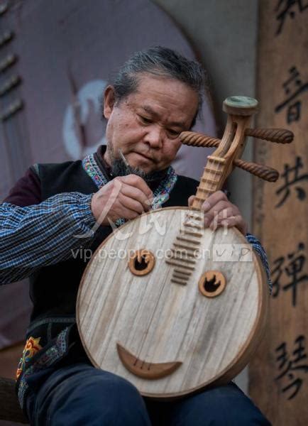 贵州黔西：彝族月琴非遗传承人-人民图片网