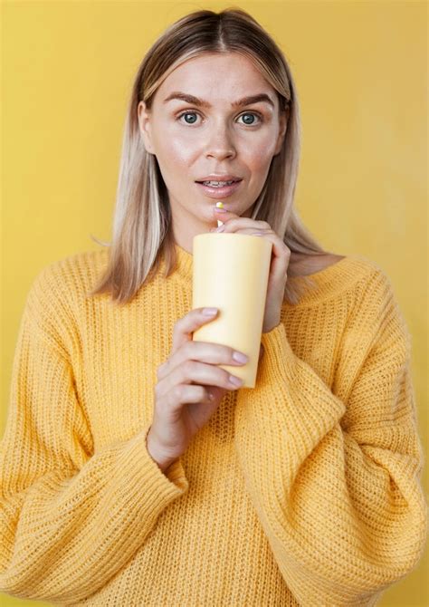 Page 2 | Person holding drink Images - Free Download on Freepik