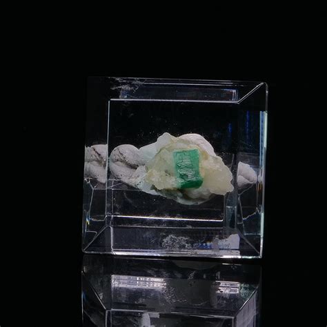 EMERAUDE sur CALCITE - Daftar, Xinjiang Uygur Zizhiqu, Chine