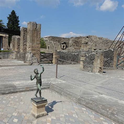 意大利庞贝古城的废墟景象高清图片下载-正版图片502759387-摄图网