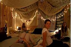Living Room Fort Ideas by 19 Slumber Ideas For The Ultimate Sleepover Living Room Fort Ideas