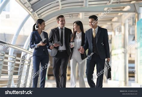 Business People Walking Past Each Other 的图像结果