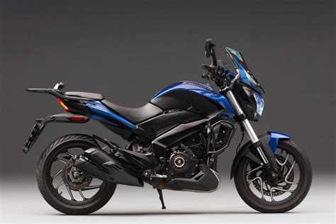 Bajaj Dominar 400 2026 ganha novas cores no Brasil; veja imagens