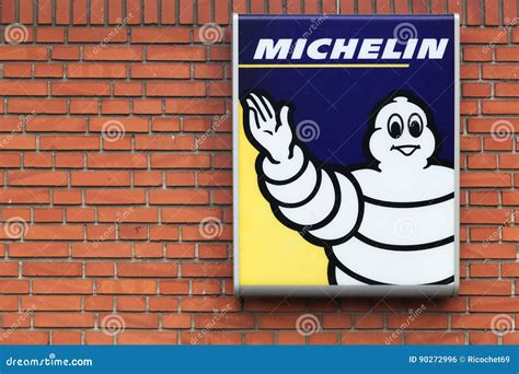 Logotipo De Michelin En Una Fachada Foto editorial - Imagen de coche, emblema: 90272996