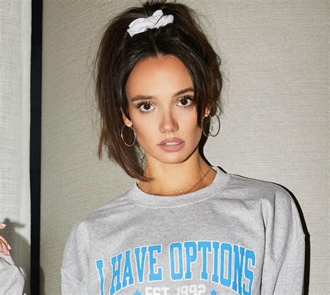 Sofia Franklyn in Bathing Suit Says "I Feel Good" — Celebwell