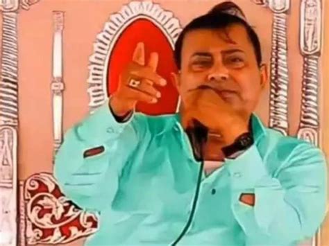 हाथरस मामले में नया ट्विस्ट.. बाबा के नाम पर अनुमति ही नहीं ली गई थी ...