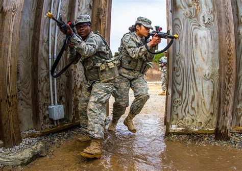 Strep outbreak prompts antibiotics for all at Fort Benning basic training