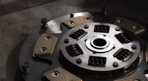 Car Clutch Plate: What does Clutch do in a Vehicle? Breakdown ...