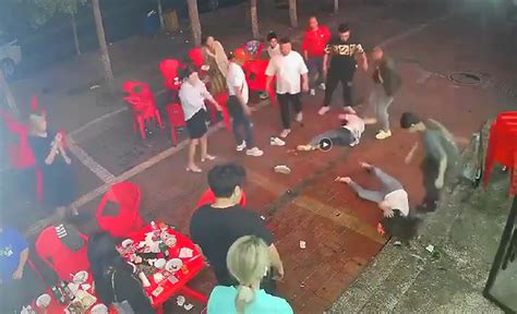 9岁男生被同学家长拖拽殴打怎么回事 为何被打事件起因是什么_深圳热线