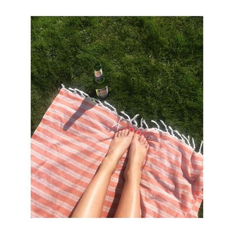 Lucy Pinder's Feet Photos & Gallery | FeetDatabase.com