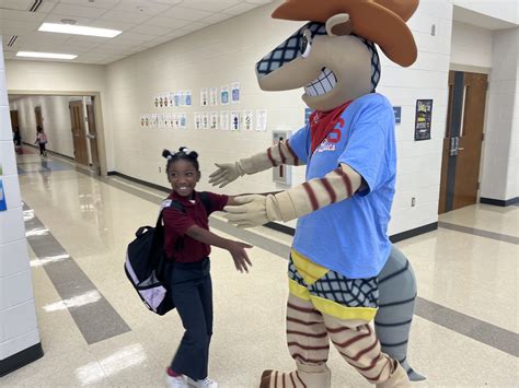 Andy the Armadillo visits Broadmoor Elementary! - EBR Schools