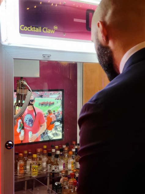 Cocktail Claw Machine 的图像结果