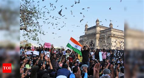 JNU violence: Mumbai Police defend action of shifting protesters from ...