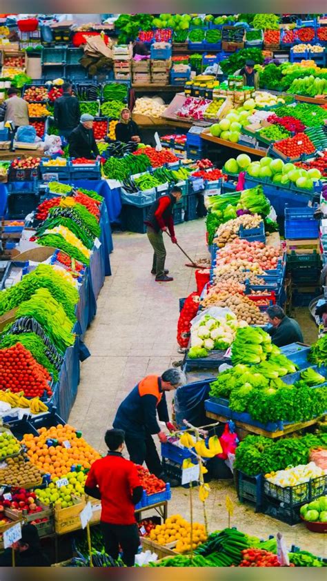 Colourful Local Market 的图像结果