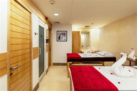 Metropolitan Banquet Hall - Venue - MI Road - C Scheme - Weddingwire.in