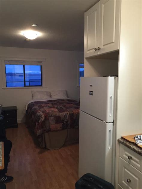 THE BAYSIDE INN (Alert Bay) - Inn Reviews & Photos - Tripadvisor