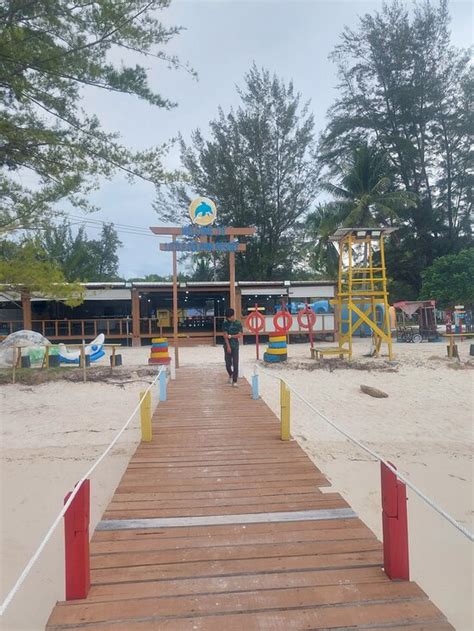 LITTLE DOLPHIN RESORT (Kampong Mantanani) - Resort Reviews & Photos ...