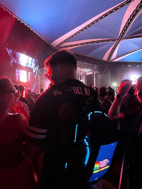 What is PLUR? The Heartbeat of Rave Culture 💖🌈 – RaveBeetle