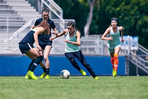 How to Play Football, According to Football Coaches. Nike ZA