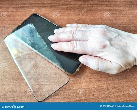 Take Screen Protector Off 的图像结果