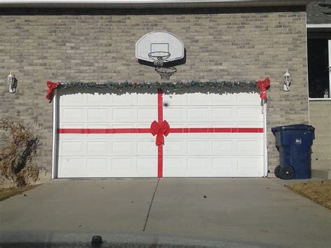 10 Creative garage door christmas decorations That Make Your House ...