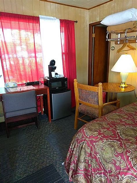COLONIAL INN (New Ulm) - Motel Reviews, Photos, Rate Comparison ...