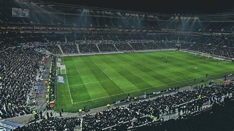 Estadio LDU Quito, aforo y dirección