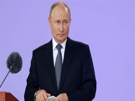 vladimir Putin blasts US hegemony and predicts end to unipolar world ...