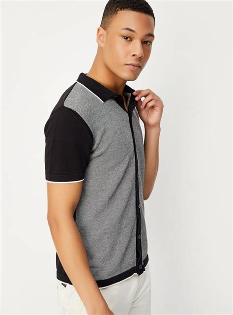 Buy Men Slim Fit Colourblocked Knit Polo T-shirt Online at just Rs. 999 ...